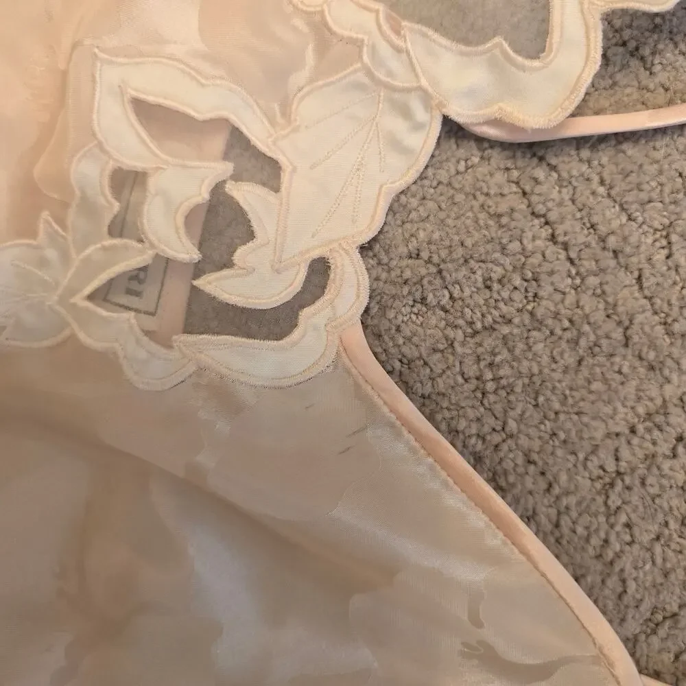 Gorgeous Vintage Natori Robe and Night Gown Set In Blush Pink/Peach Size 6 / Sm